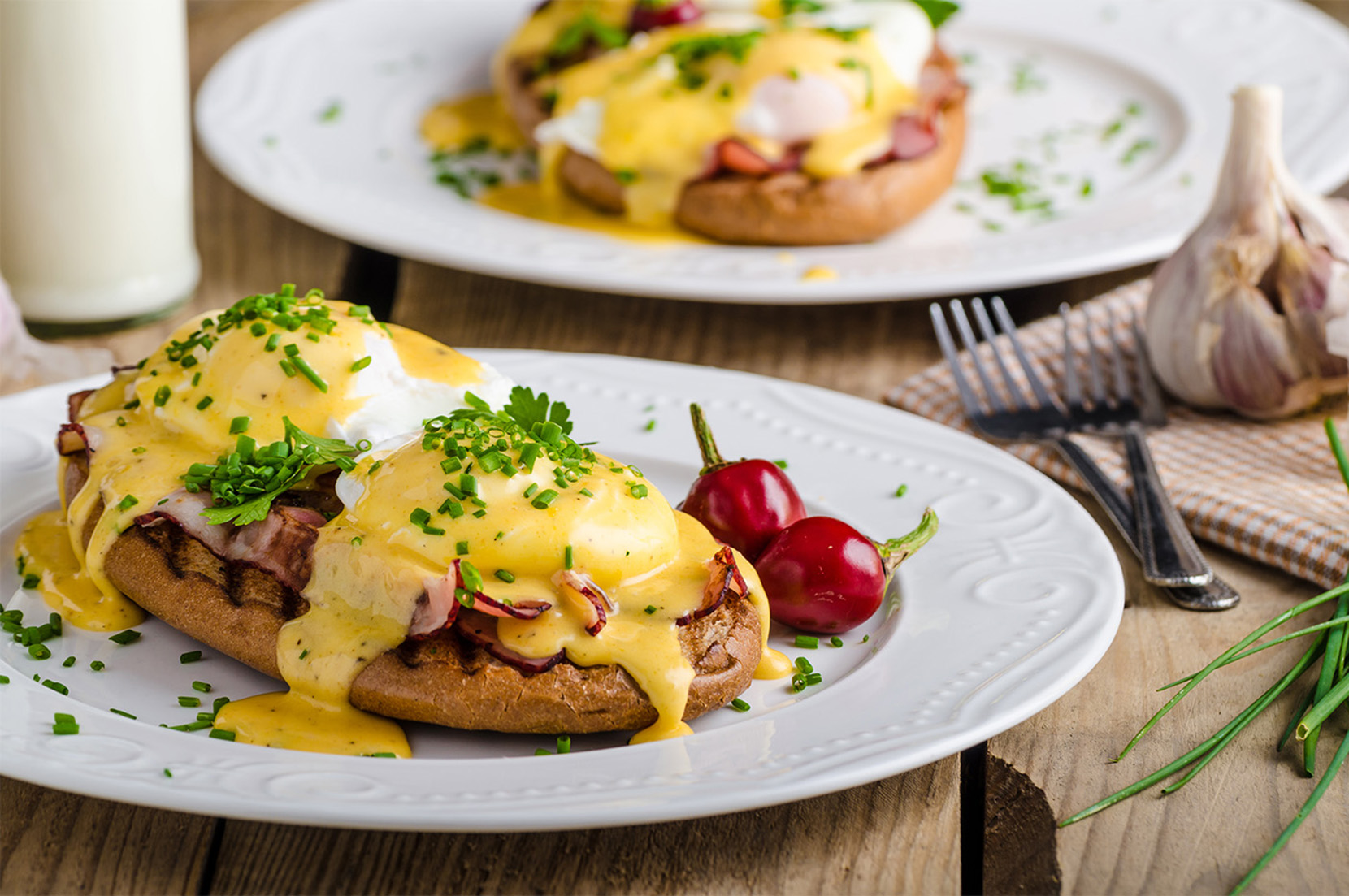 vajce-benedikt-s-pažítkou-brunch2